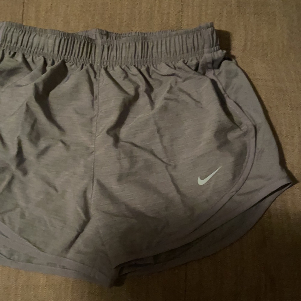 Nike - Picture 3 of 5